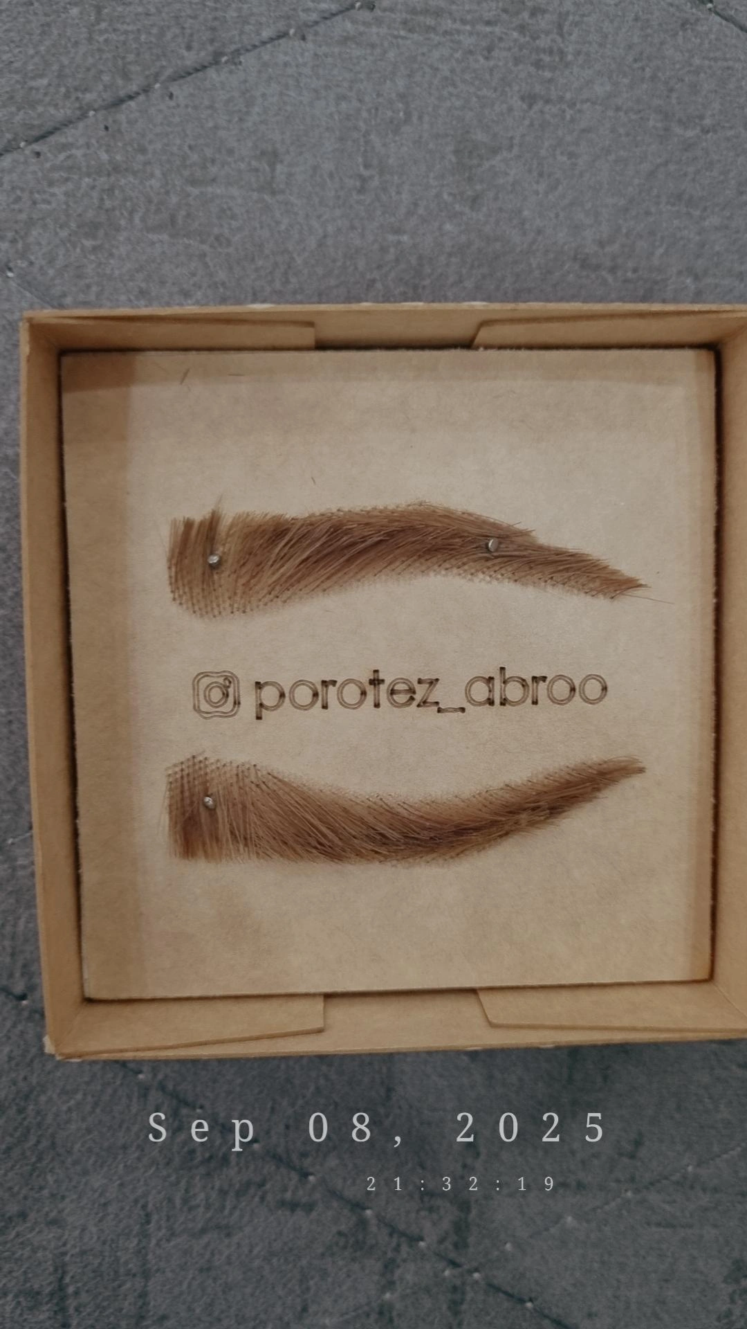 پروتز ابرو زنانه