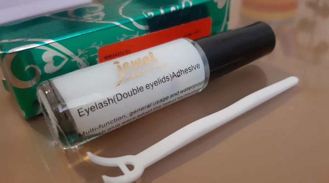 چسب پروتز مناسب پوست حساس